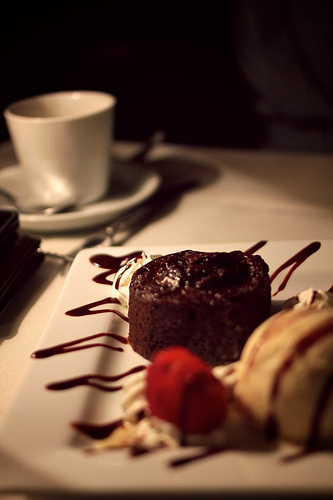 Dessert & TV Mount 16